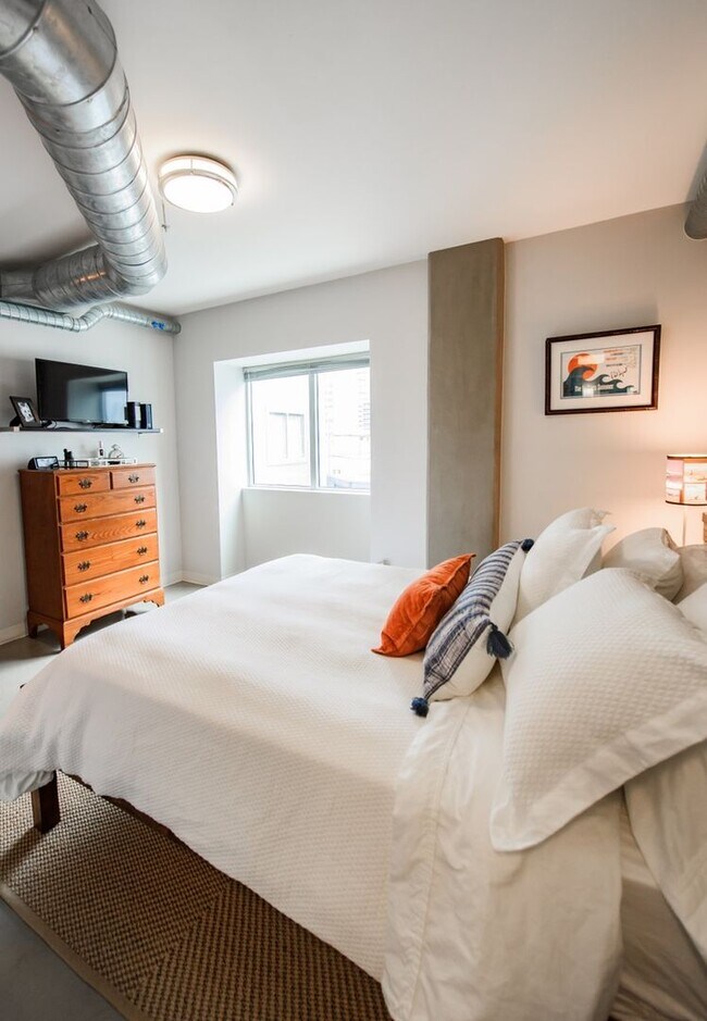 Building Photo - Authentically Cool Downtown Austin Condo | Walk Everywhere | Fully Furnished