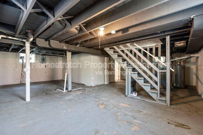 Building Photo - 2633 Avie Dr