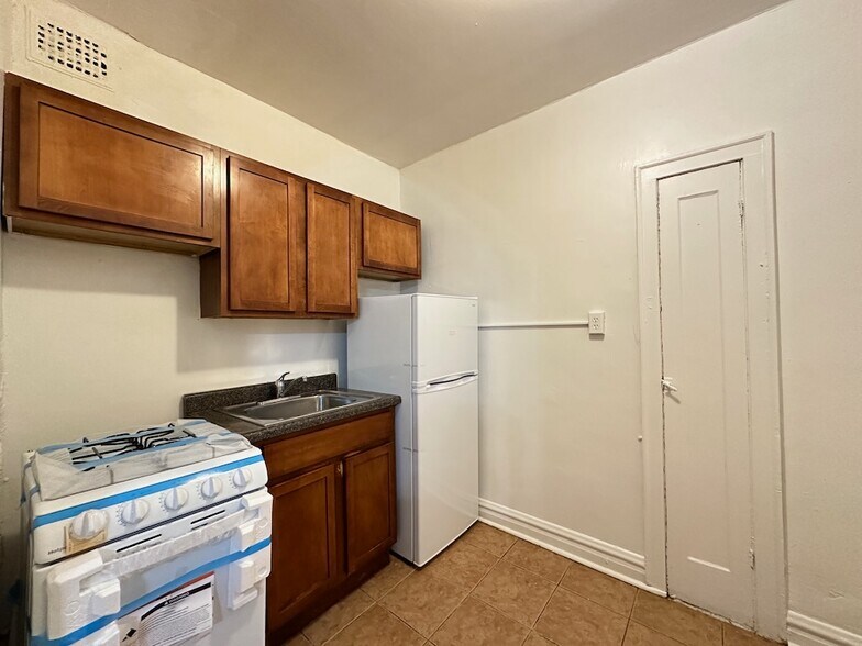 Building Photo - 4834 N Damen Ave