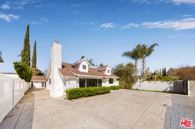 Building Photo - 4503 Vesper Ave