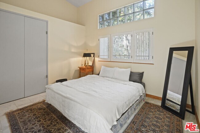 Building Photo - 28828 Selfridge Dr