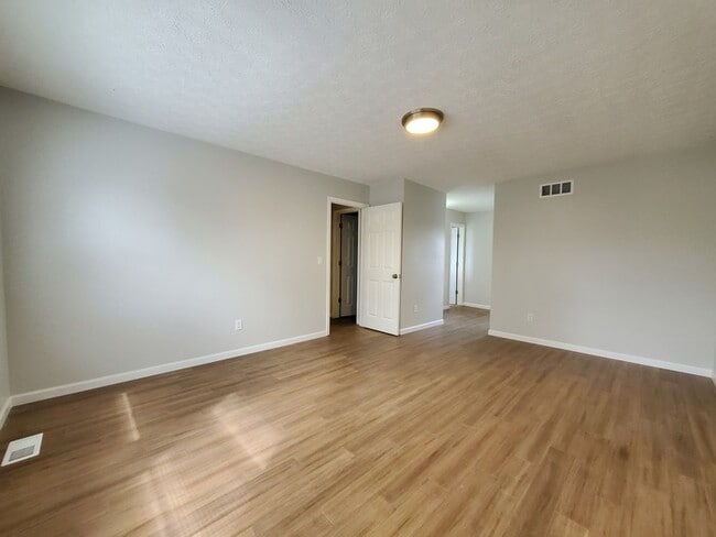 Building Photo - Renovated 4 bed in Westerville!