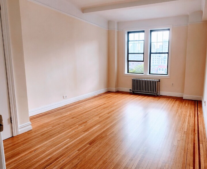 Building Photo - 115 E 92nd St