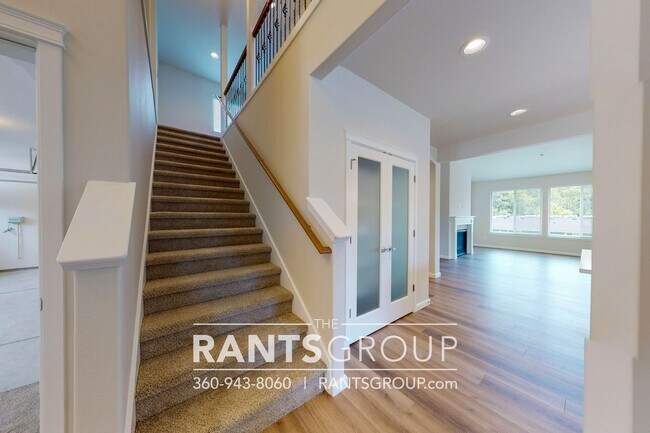 Building Photo - 3 Car Garage! Private Beach Access! Fantastic Location! I5 & shopping only 5 minutes away!