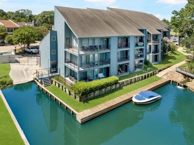 Building Photo - 12500 Melville Dr