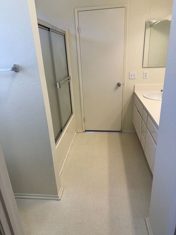 Building Photo - 39545 Warbler Dr