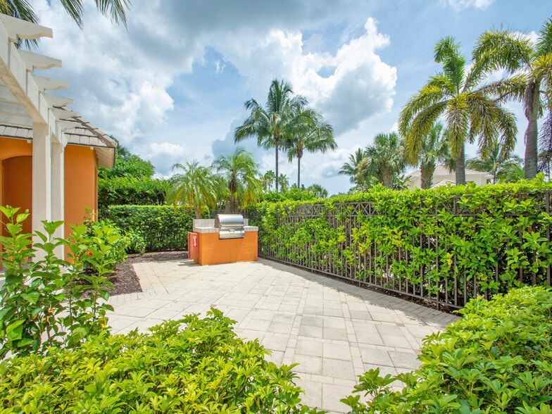 Bar'que area - 2557 Saint Lucia Cir