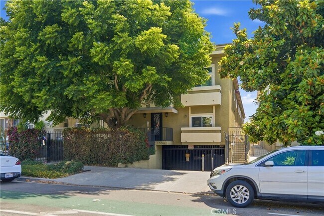 Building Photo - 1554 N Hobart Blvd