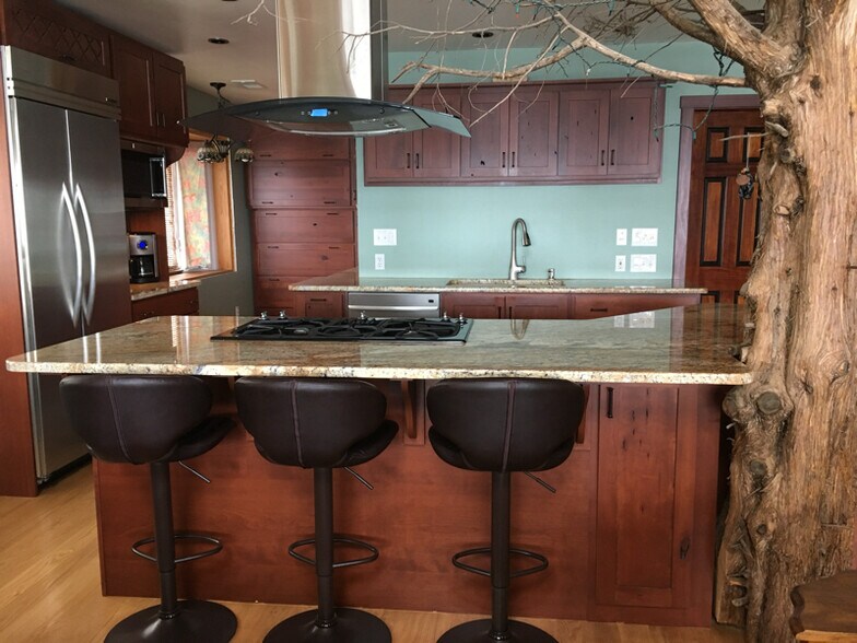 Building Photo - 6883C Deluxe Park