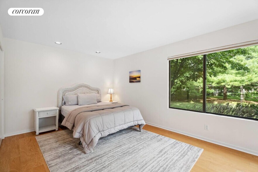 Building Photo - 26 Woodland Way