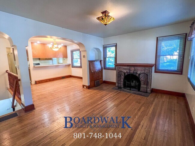 Building Photo - 2247 E Lambourne Ave