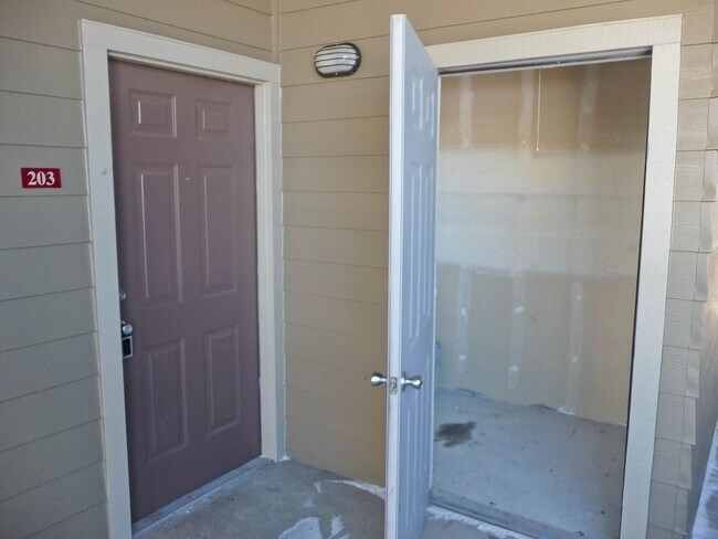Building Photo - 12918 Ironstone Way