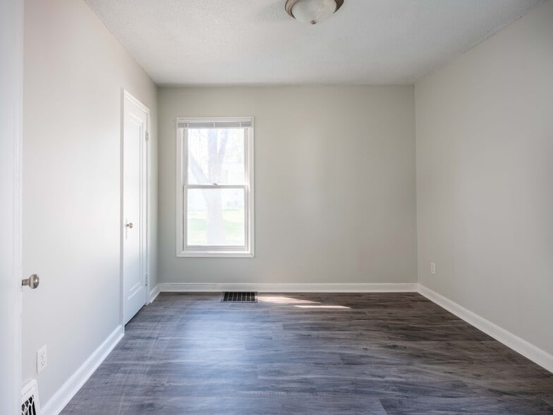 Building Photo - 1229 7th Ave SE