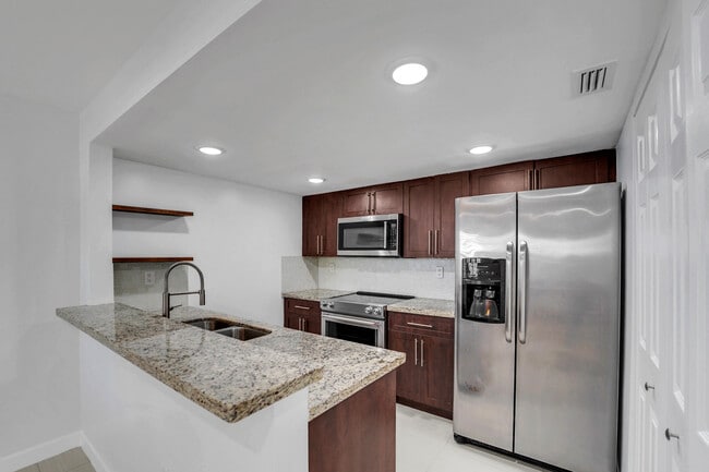 Building Photo - 4550 SW 68th Ct