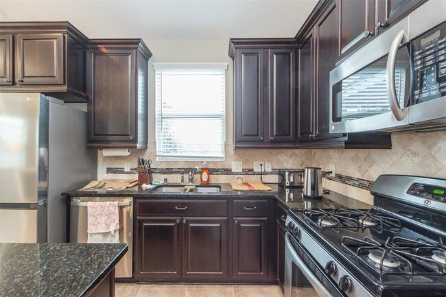 Building Photo - 6411 Tea Tree Dr