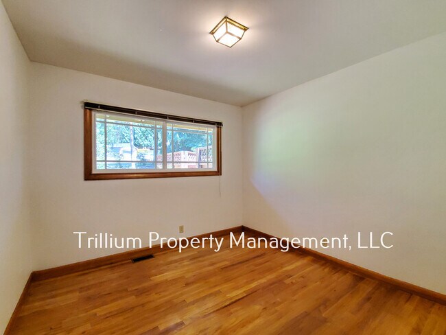 Building Photo - 12424 SW Lesser Rd