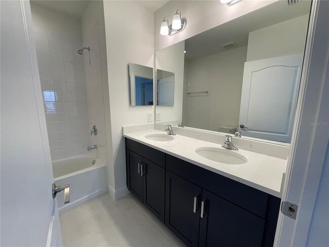 Building Photo - 2561 Star Apple Wy