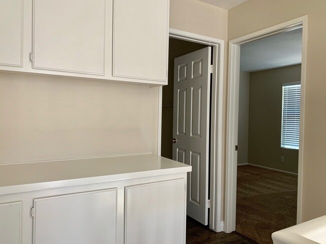 Building Photo - Beautiful Townhouse in Aliso Viejo