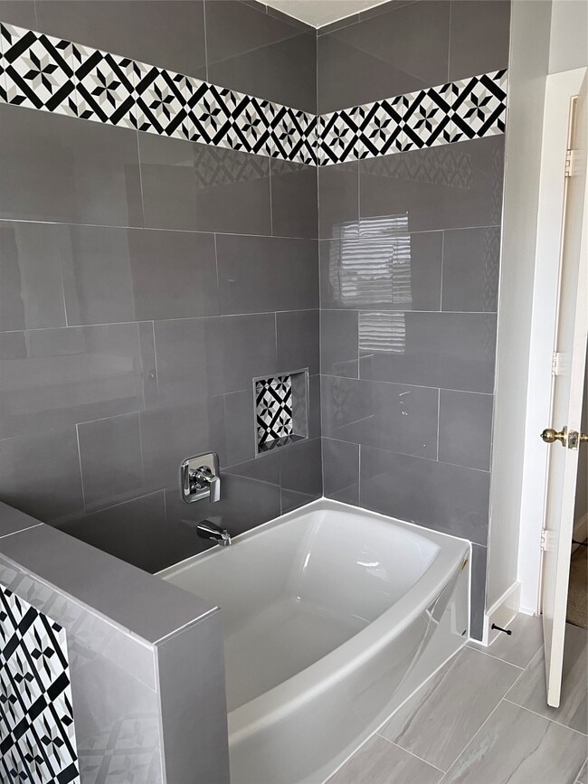 Building Photo - 19818 Lindenwick Ct