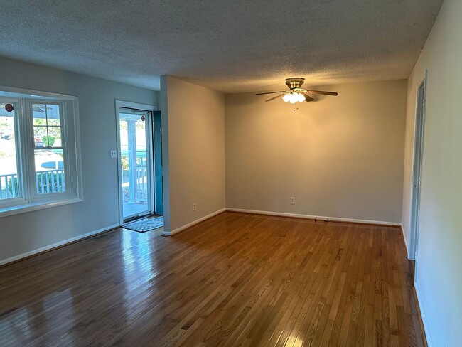 Building Photo - 4 Bedroom 1 1/2 Bath for Rent W/ Converted...