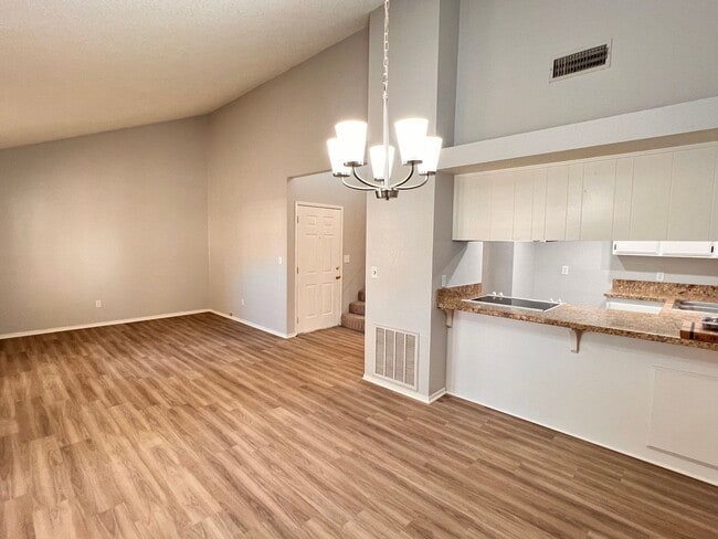 Building Photo - MOVE IN SPECIAL- 1/2 OFF FIRST MONTH'S RENT!!!