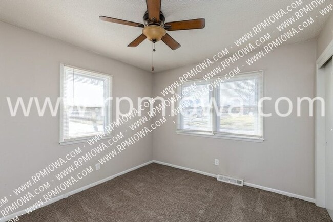 Building Photo - 213 NW Arlan Dr