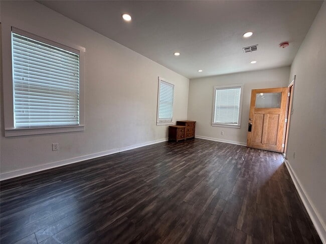 Building Photo - 1 Canal Ct