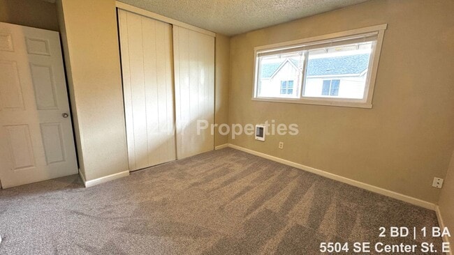Building Photo - Upper-Level 2 BD | 1 BA Home - FoPo