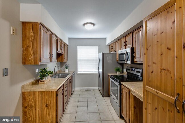 Building Photo - 3570 Lowlen Ct