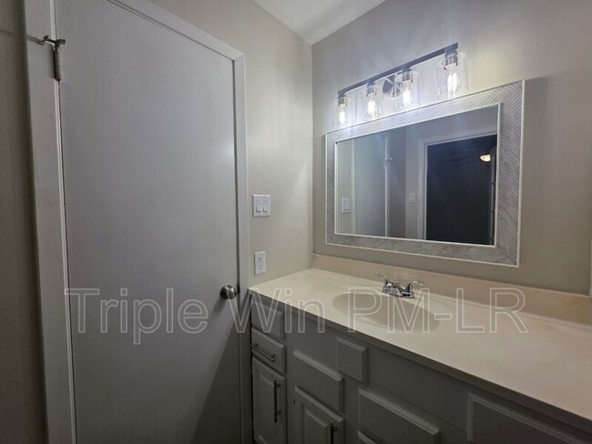 Building Photo - 608 W Martin St