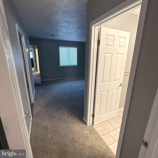 Building Photo - 323 Stonegate Ct