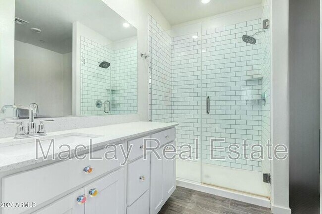 Building Photo - 1918 E Bridgeport Pkwy