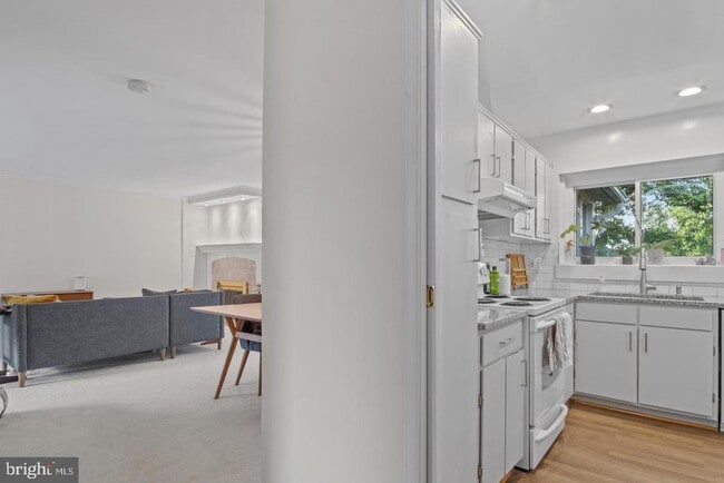 Building Photo - 2608 Sigmona St