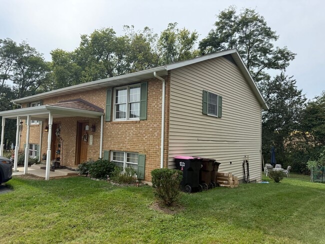 Building Photo - 11755 Village Heights Dr