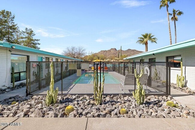 Building Photo - 7440 E Cave Creek Rd