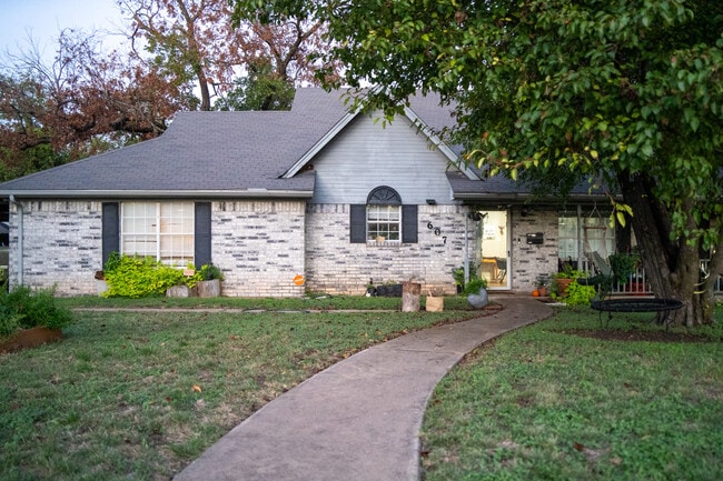 Primary Photo - 1607 N 15th A St