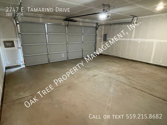 Building Photo - 2747 E Tamarind Dr