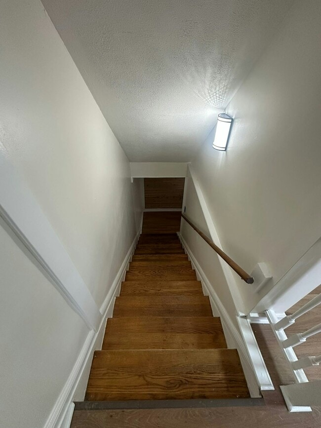 Building Photo - 125 E Market St