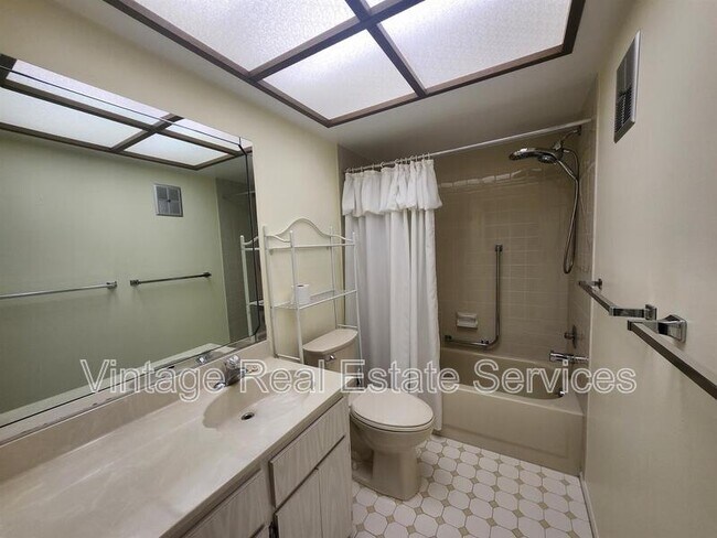 Building Photo - 2842 Highlands Blvd