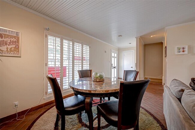 Building Photo - 6329 Del Monte Dr