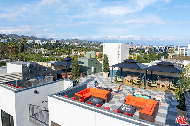 Building Photo - 7428 Santa Monica Blvd