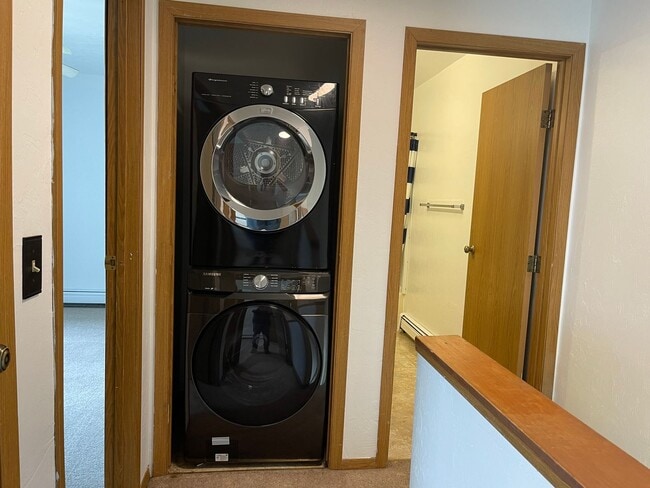 Building Photo - 2 bedroom condo w/washer & dryer