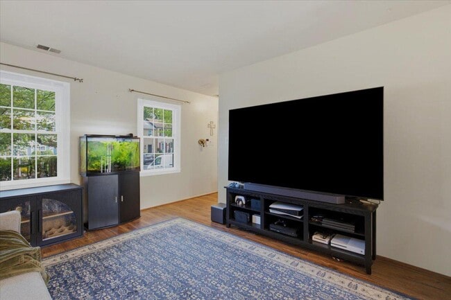 Building Photo - 899 Holborn Ct