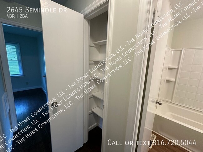 Building Photo - 2645 Seminole Dr