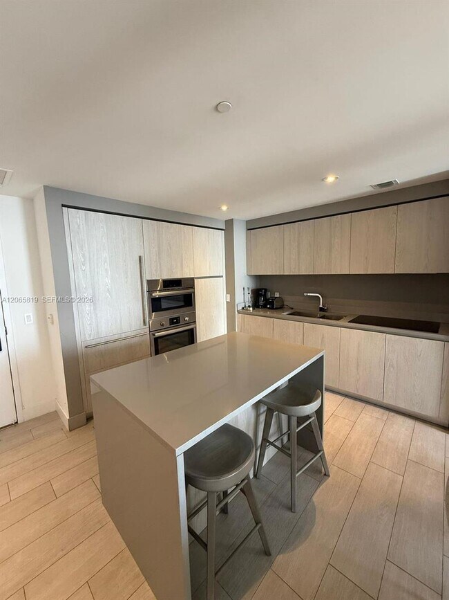 Building Photo - 4010 S Ocean Dr