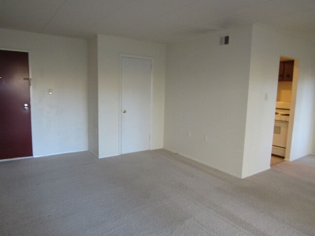 Building Photo - Leesburg Two bedroom condo with balcony