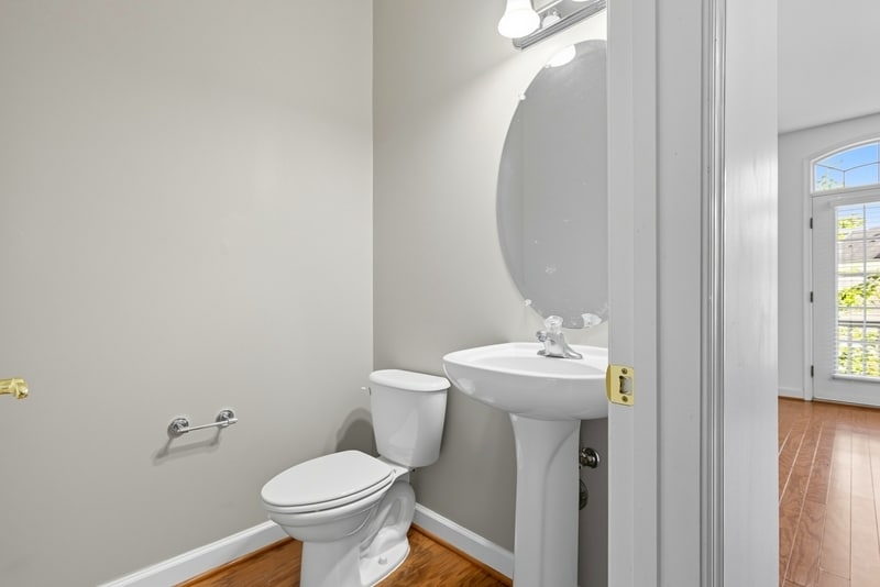 Building Photo - 613 Spectator Ave