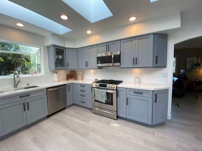 Building Photo - Beautiful 4 Bedroom Carlsbad Home!