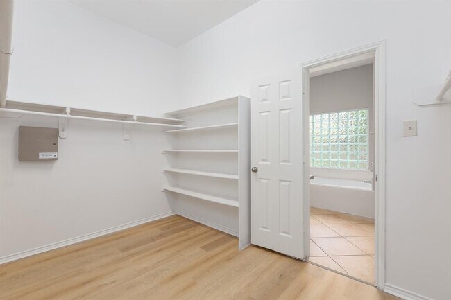 Building Photo - 13039 Golden Water Ct