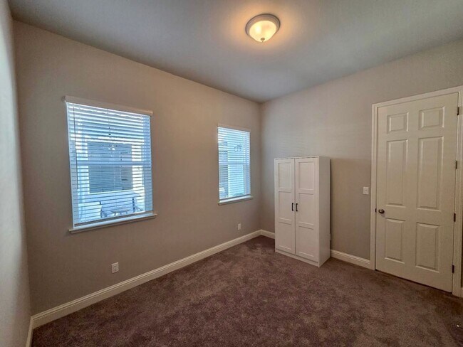 Building Photo - $2,750 Shaw & Locan, 4 Bedroom House - Twa...